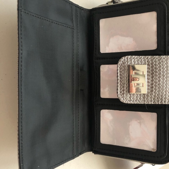 NWT MUNDI Gray/Silver Womens Clutch - Picture 3 of 9